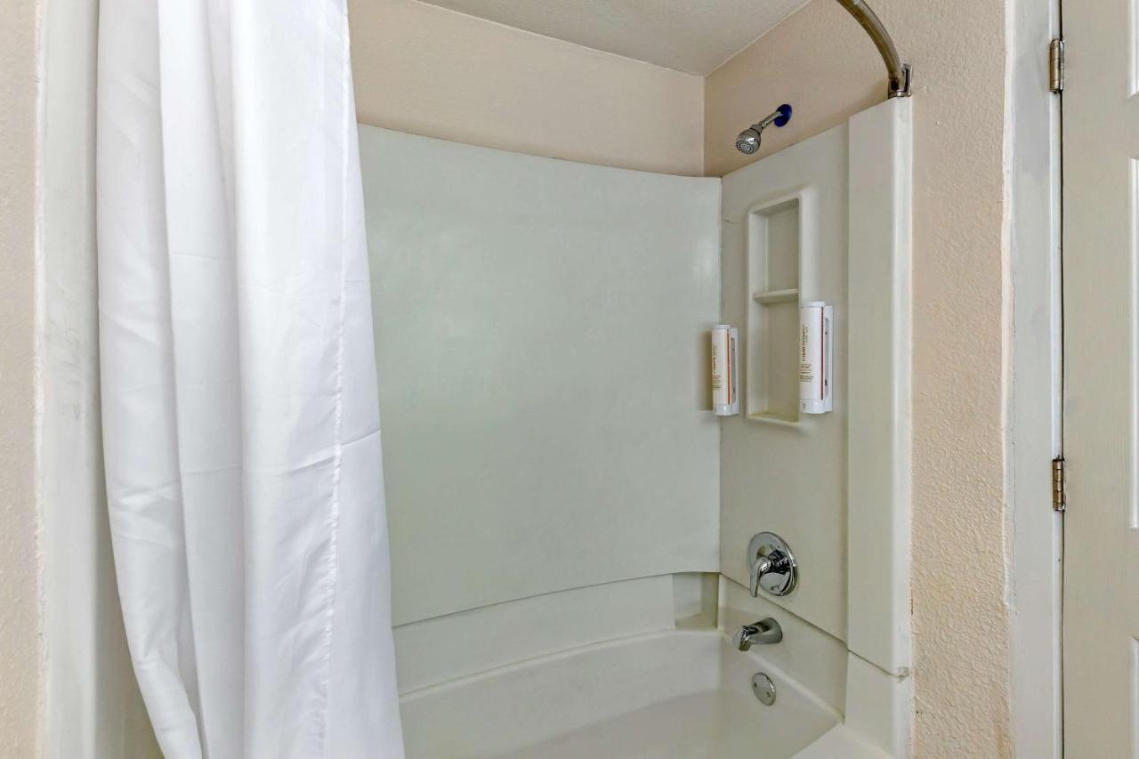 Suburban Extended Stay Hotel Raleigh Bagian luar foto
