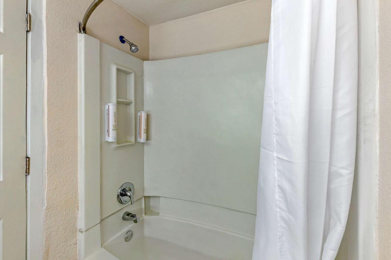 Suburban Extended Stay Hotel Raleigh Bagian luar foto