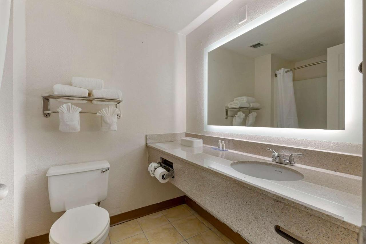 Suburban Extended Stay Hotel Raleigh Bagian luar foto